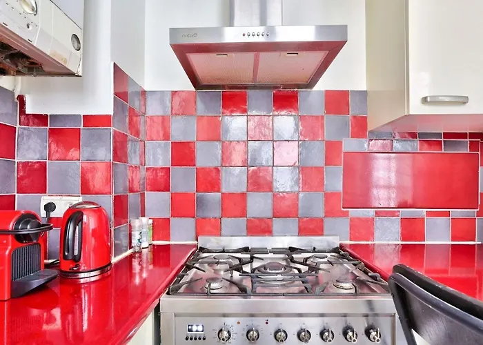 Arc De Triomphe Superbe Free Netflix Apartment