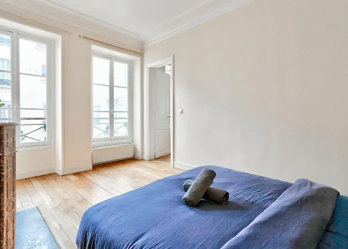 Arc De Triomphe Superbe Free Netflix Apartment Paris